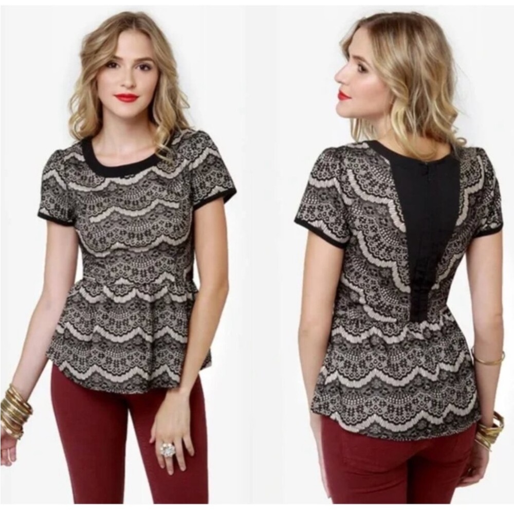 Skies Are Blue Always Charming Lace Peplum Top Womens M Black/Beige Short Sleeve